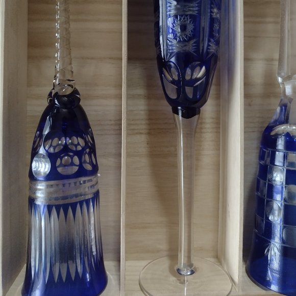 LAST set of 4 Vintage Bohemian Czech Stunning CHAMPAGNE flutes. Blue/Clear - Picture 6 of 14
